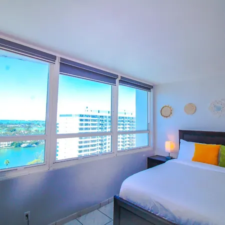 Castle 1221 Large Studio With Free Parking, Pool, Tennis, Beach Access, Tiki Bar...
